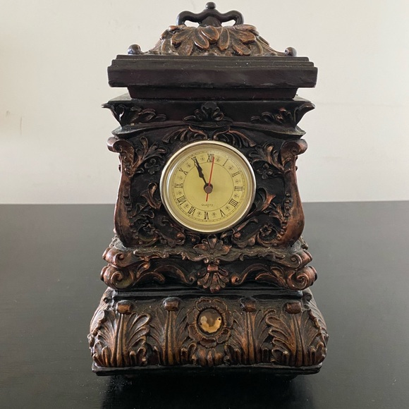 Vintage box w/ clock. - Picture 5 of 6